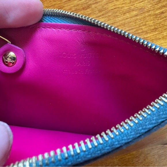 LOUIS VUITTON *Special Edition* Valentine’s 2020 release - Picture 2 of 9